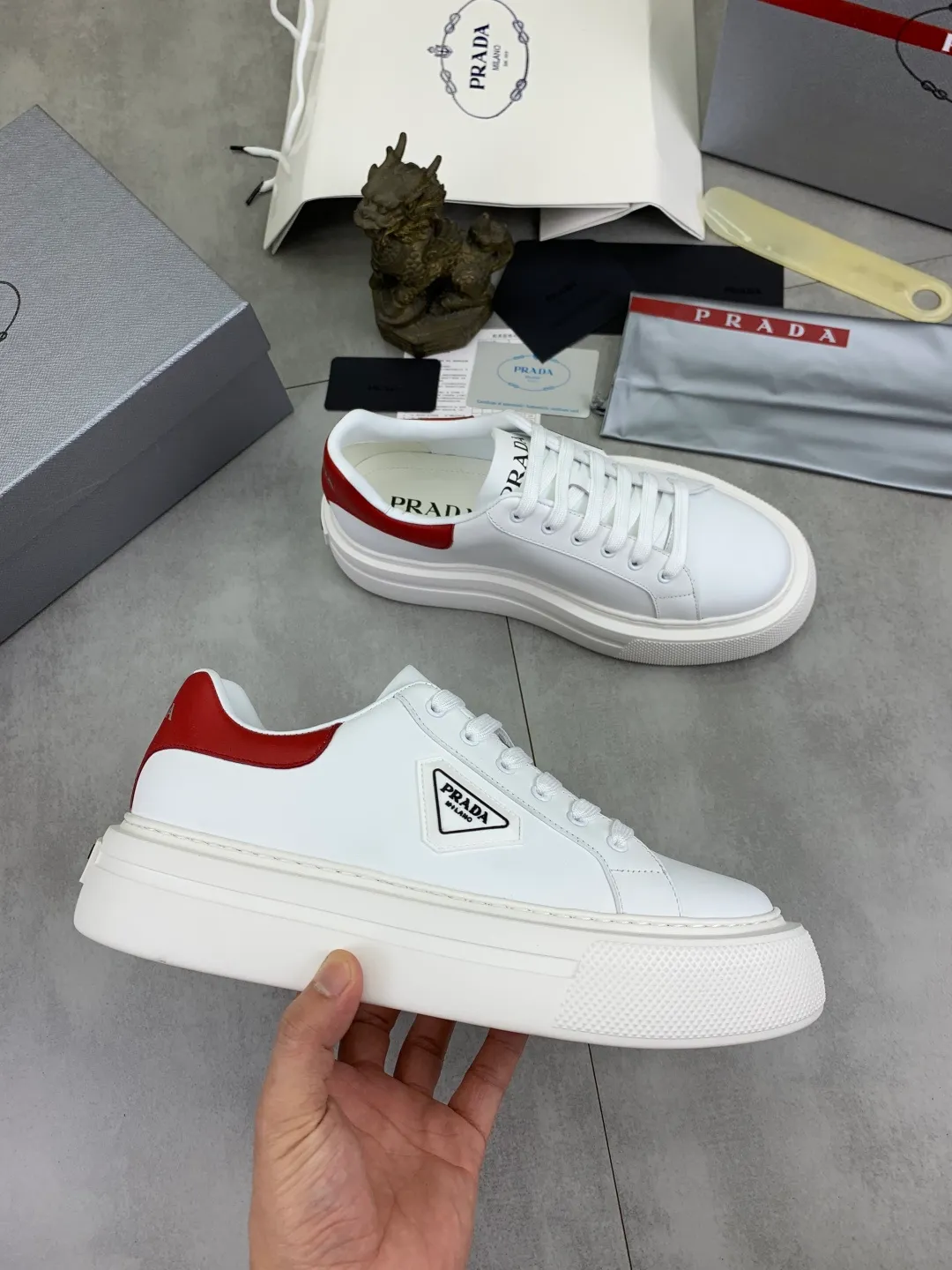 Men's shoes 💰P560💰[New style] popular models are on the official website, 🆘 Trendy brand (Prada) mainly promotes popular models, avant-garde and versatile fashion men's shoes private version mold opening, cowhide surface splicing 1:1.. Fashionable and simple, original imported cowhide lining cowhide feet; the atmosphere and personality are more fashionable, eye-catching and pursuing class. It will subvert the old idea and be a must-have for fashionistas with you! Must keep it for yourself! Tall and comfortable, large and low, high-end quality workmanship. Number of yards: 38-45 4️⃣optional.